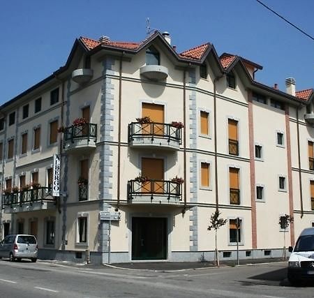 Locanda Sant'Ambrogio Cislago Dış mekan fotoğraf