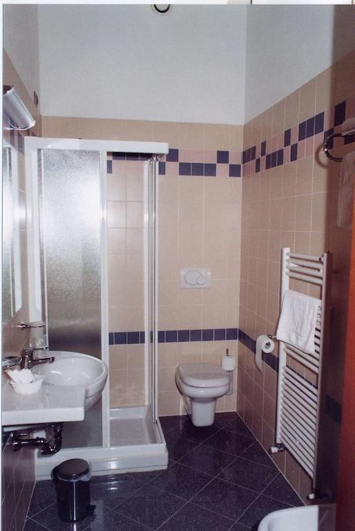 Locanda Sant'Ambrogio Cislago Oda fotoğraf